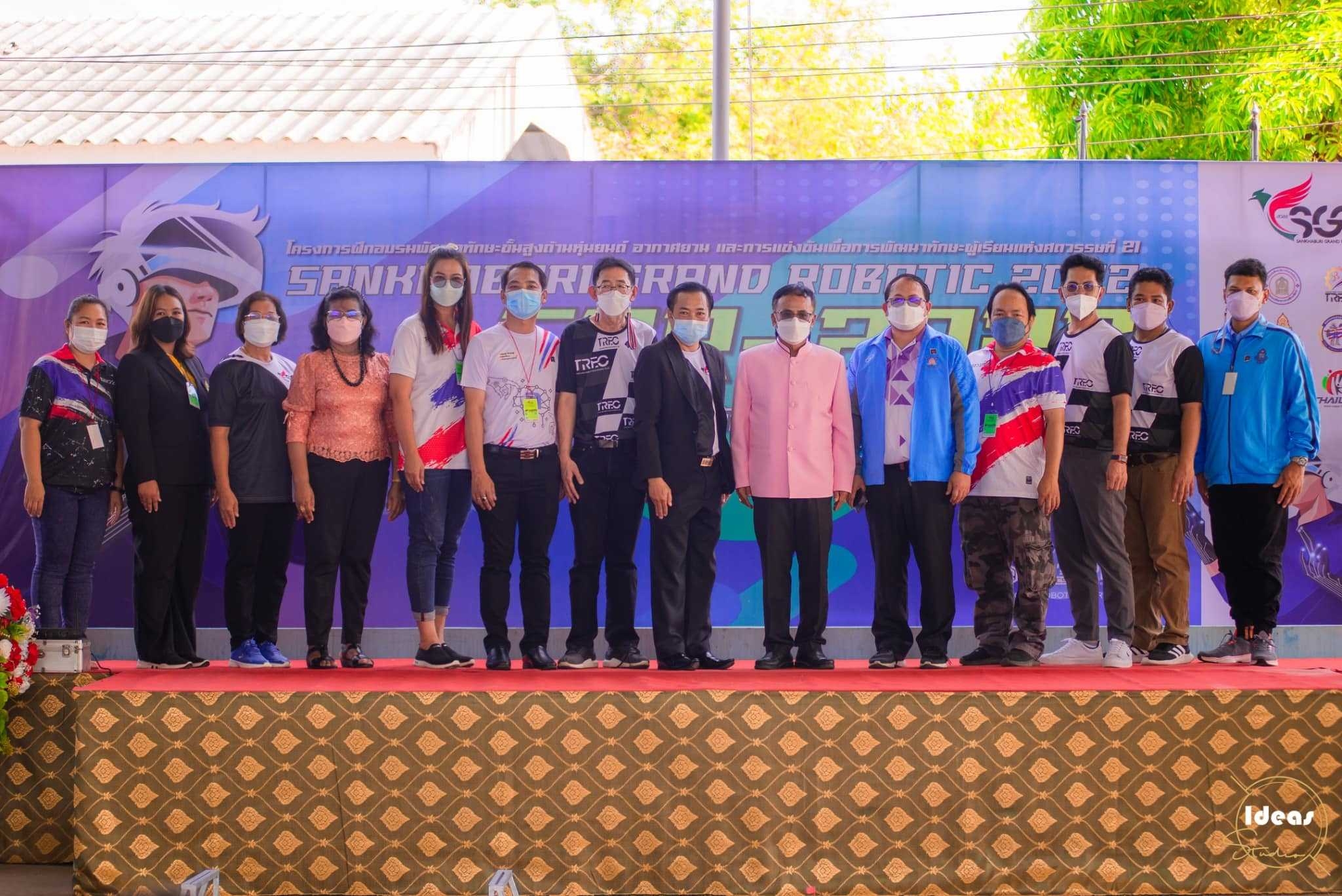 LINE_ALBUM_อบรมหุ่นยนต์ ชัยนาท_๒๒๐๘๐๙_187